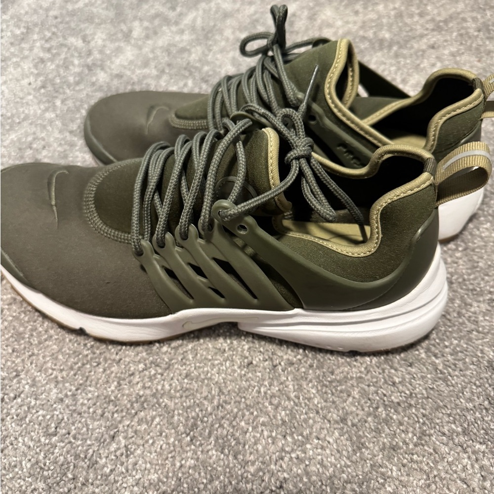 Green Nike prestos lightly worn